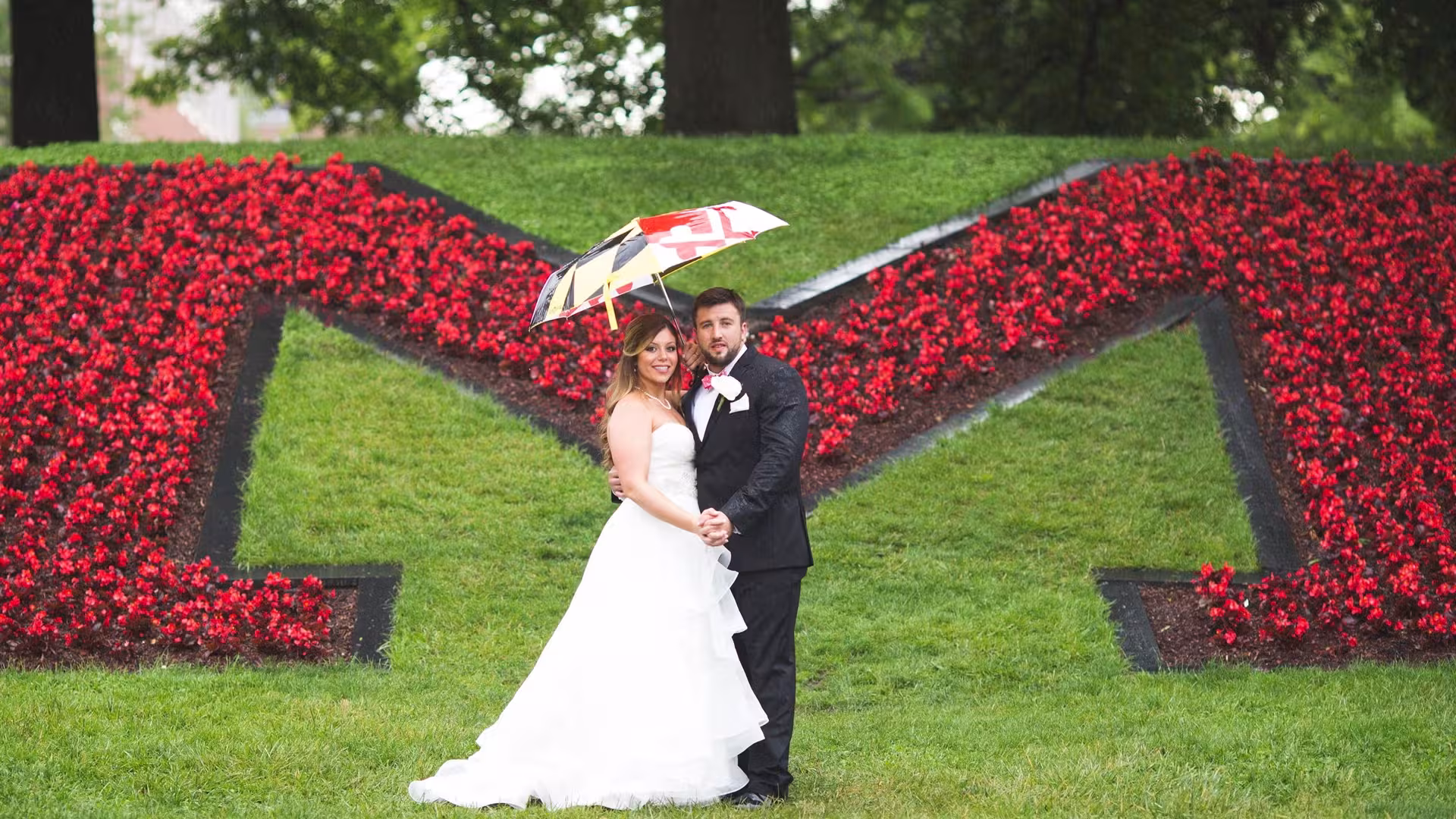 Newlyweds in front of M